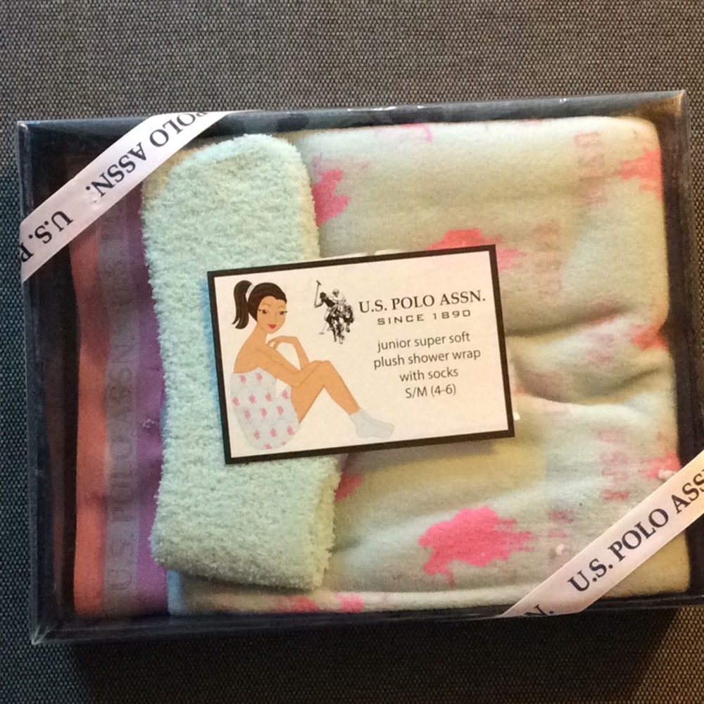 U.S. Polo Shower Wrap & Socks